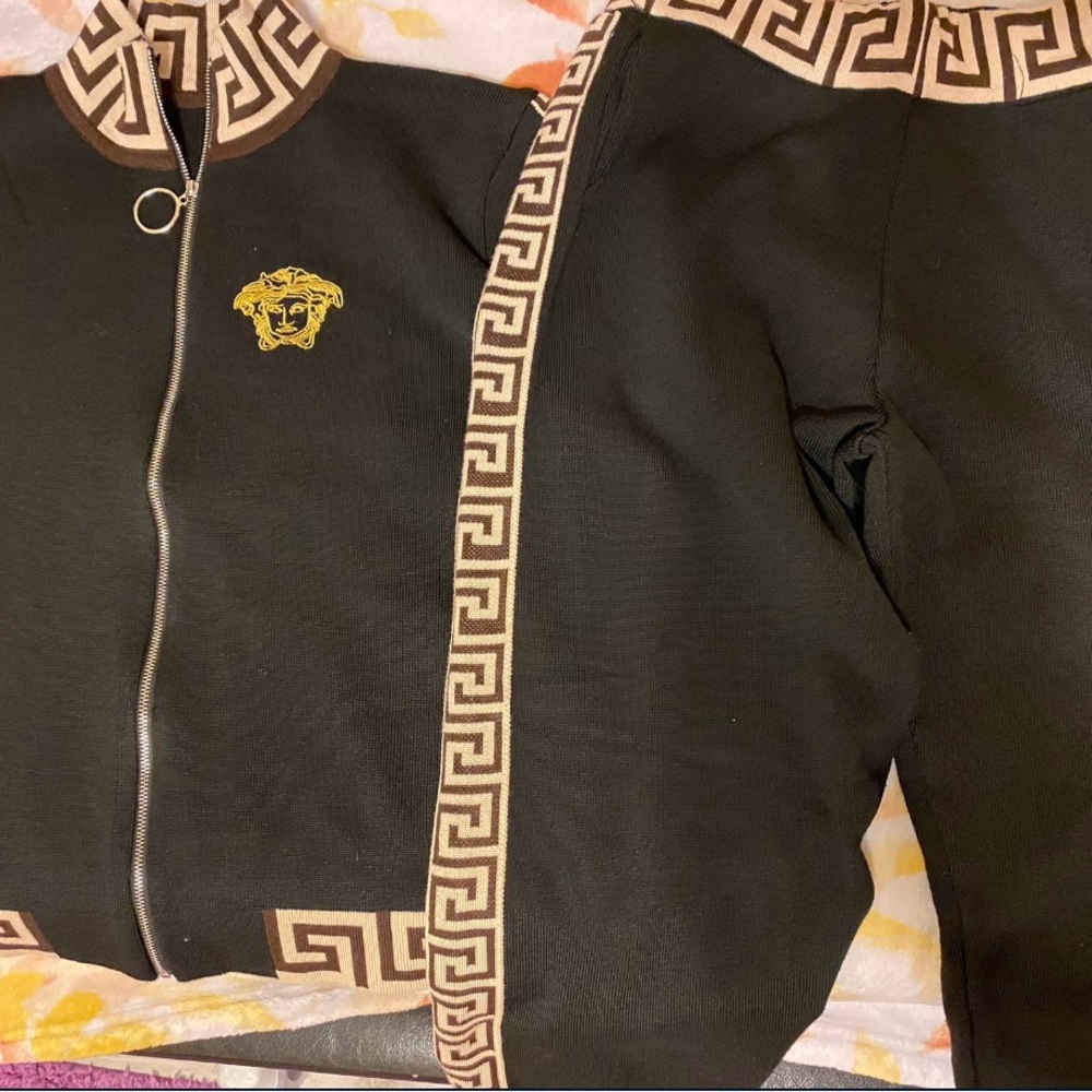 Two piece set - Picture 2 of 2
